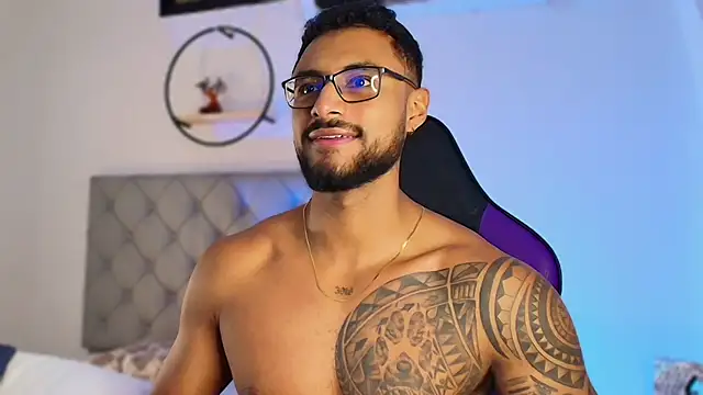 LiamGarcia1 online show from 01/12/25, 01:48