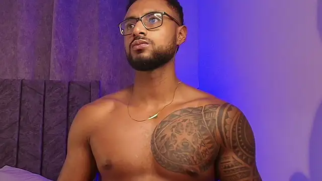 LiamGarcia1 online show from 02/09/25, 11:57