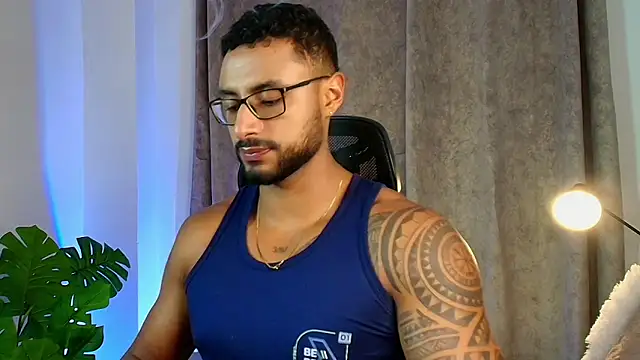 LiamGarcia1 online show from 02/28/25, 06:52