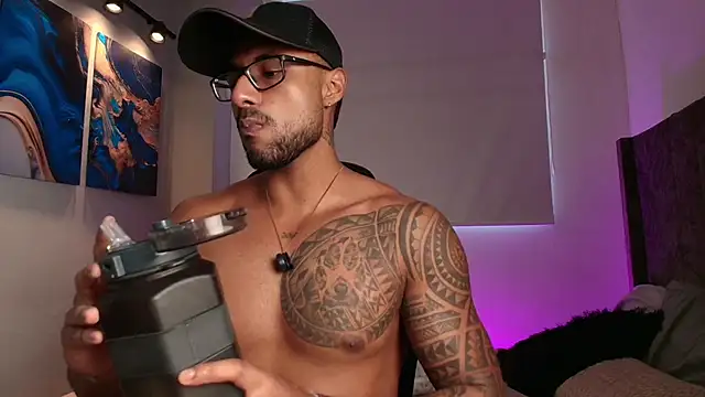 LiamGarcia1 online show from 05/12/26, 02:14