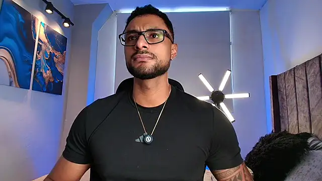LiamGarcia1 online show from 05/15/26, 04:36