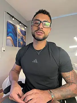 LiamGarcia1 online show from 05/23/26, 04:22