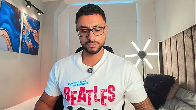 LiamGarcia1 online show from 05/25/26, 06:47