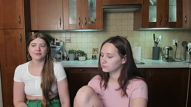 HotCaramellsTV online show from 08/01/26, 07:40