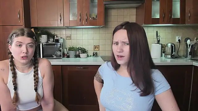 HotCaramellsTV online show from 08/02/26, 07:51