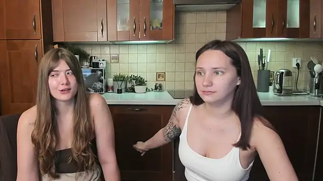 HotCaramellsTV online show from 08/04/26, 07:55