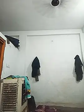 Snapshot of pintuS40 chatting on 02/24/25, 01:24 pintuS40 online show from 02/24/25, 01:24