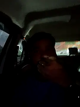 Snapshot of pintuS40 chatting on 10/13/25, 01:00 pintuS40 online show from 10/13/25, 01:00