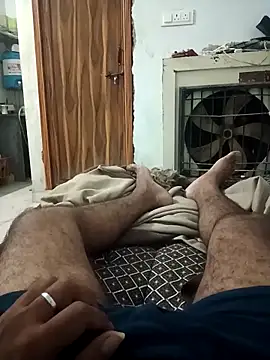 Snapshot of pintuS40 chatting on 10/26/25, 01:44 pintuS40 online show from 10/26/25, 01:44