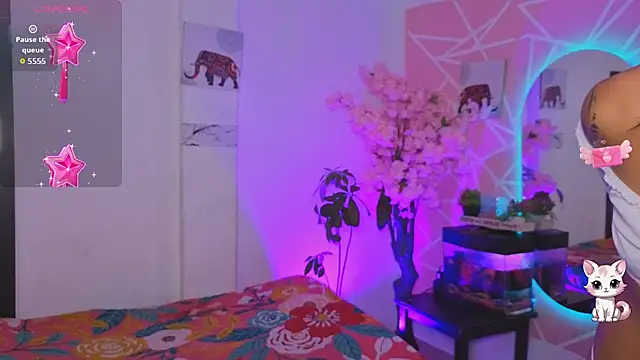 Snapshot of CoralRigan chatting on 11/11/25, 02:44 CoralRigan online show from 11/11/25, 02:44