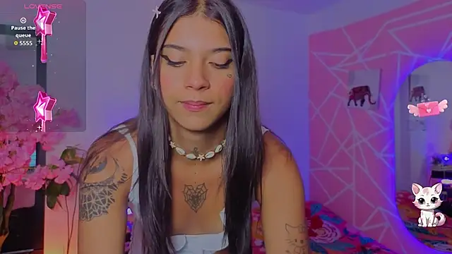 Snapshot of CoralRigan chatting on 11/22/25, 03:38 CoralRigan online show from 11/22/25, 03:38