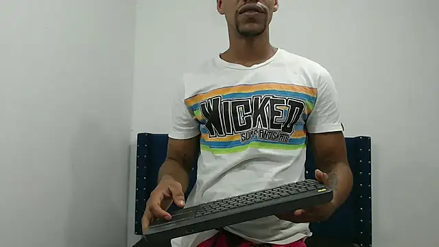 Snapshot of Salomon_koude chatting on 03/01/25, 12:12 Salomon koude online show from 03/01/25, 12:12