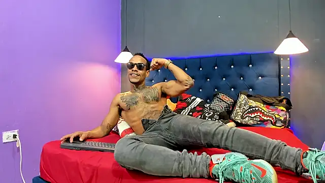 Snapshot of Salomon_koude chatting on 11/03/25, 06:47 Salomon koude online show from 11/03/25, 06:47