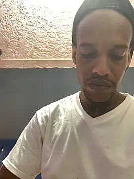 Snapshot of Salomon_koude chatting on 12/15/25, 05:17 Salomon koude online show from 12/15/25, 05:17