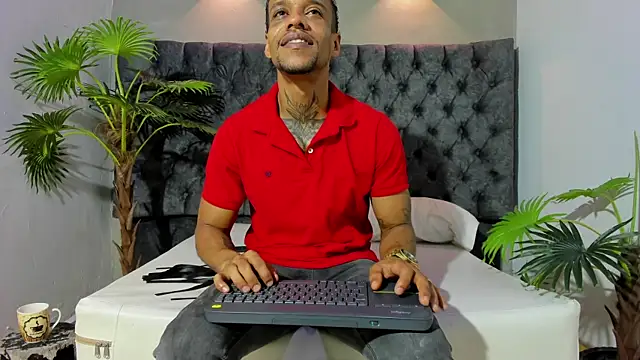Snapshot of Salomon_koude chatting on 05/05/26, 02:47 Salomon koude online show from 05/05/26, 02:47