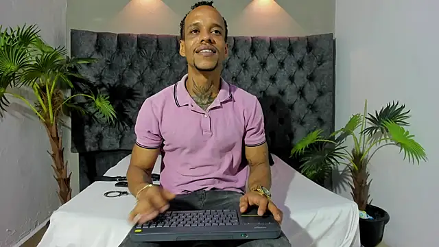 Snapshot of Salomon_koude chatting on 05/11/26, 02:45 Salomon koude online show from 05/11/26, 02:45