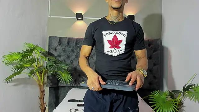 Snapshot of Salomon_koude chatting on 05/15/26, 02:18 Salomon koude online show from 05/15/26, 02:18
