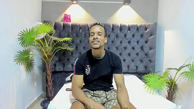 Snapshot of Salomon_koude chatting on 05/24/26, 12:26 Salomon koude online show from 05/24/26, 12:26