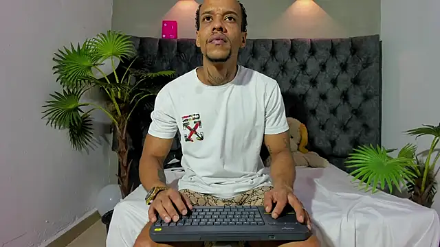 Snapshot of Salomon_koude chatting on 05/25/26, 03:29 Salomon koude online show from 05/25/26, 03:29