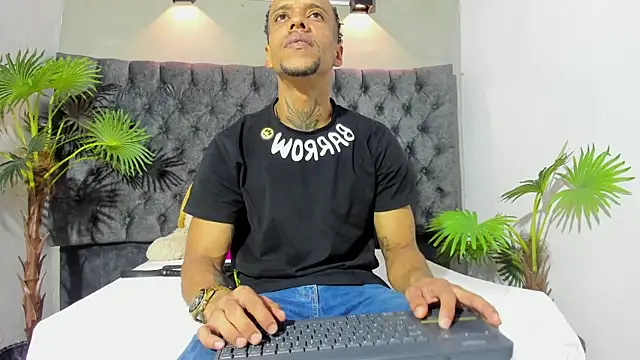 Snapshot of Salomon_koude chatting on 06/15/26, 01:35 Salomon koude online show from 06/15/26, 01:35