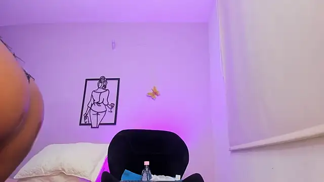 Snapshot of Allison-Bell1 chatting on 11/06/25, 12:11 Allison-Bell1 online show from 11/06/25, 12:11