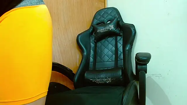 Snapshot of Danyer33 chatting on 03/18/25, 06:36 Danyer33 online show from 03/18/25, 06:36