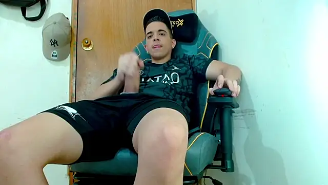 Snapshot of Danyer33 chatting on 02/20/26, 10:54 Danyer33 online show from 02/20/26, 10:54