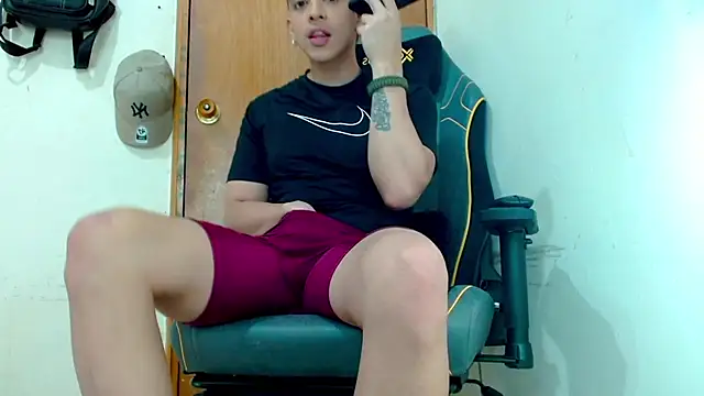 Snapshot of Danyer33 chatting on 02/25/26, 11:03 Danyer33 online show from 02/25/26, 11:03