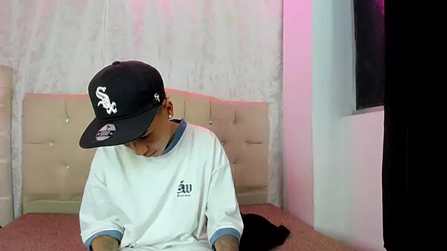 Snapshot of nova_sex01 chatting on 11/20/25, 05:29 nova sex01 online show from 11/20/25, 05:29