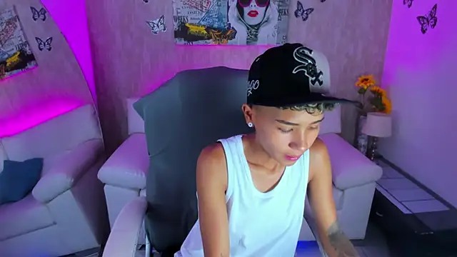 Snapshot of nova_sex01 chatting on 12/14/25, 05:46 nova sex01 online show from 12/14/25, 05:46