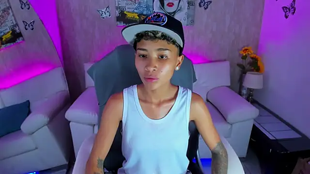 Snapshot of nova_sex01 chatting on 12/22/25, 10:18 nova sex01 online show from 12/22/25, 10:18