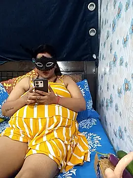 Snapshot of tina8th chatting on 10/28/25, 05:48 tina8th online show from 10/28/25, 05:48