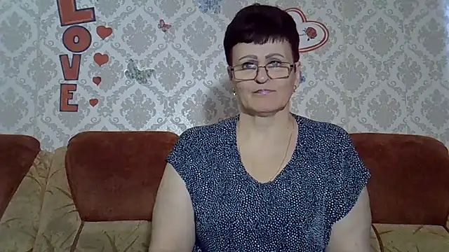 Snapshot of PaulaGolden chatting on 10/31/25, 09:43 PaulaGolden online show from 10/31/25, 09:43