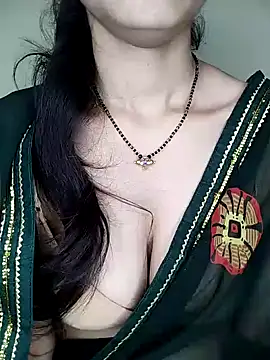 Snapshot of Fair-magic-woman chatting on 12/19/24, 07:07 Fair-magic-woman online show from 12/19/24, 07:07