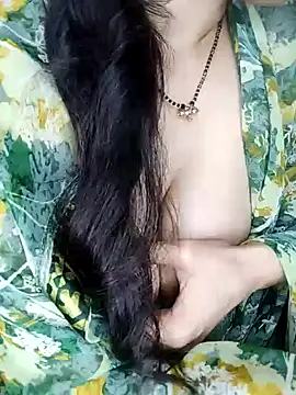 Snapshot of Fair-magic-woman chatting on 02/02/25, 03:32 Fair-magic-woman online show from 02/02/25, 03:32