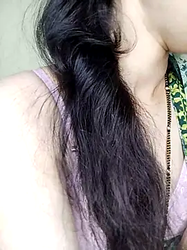 Snapshot of Fair-magic-woman chatting on 03/15/25, 08:04 Fair-magic-woman online show from 03/15/25, 08:04