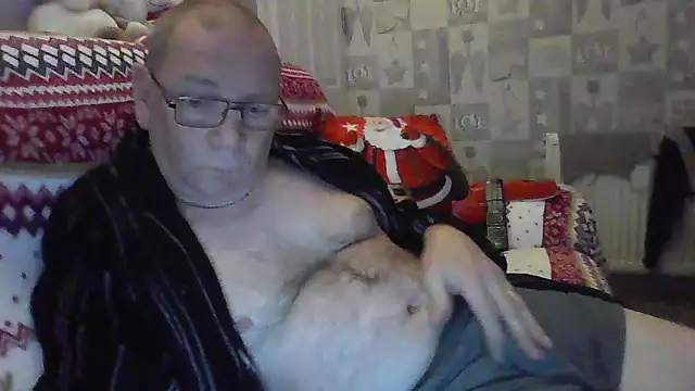 Snapshot of gibbo62 chatting on 12/13/24, 12:09 gibbo62 online show from 12/13/24, 12:09