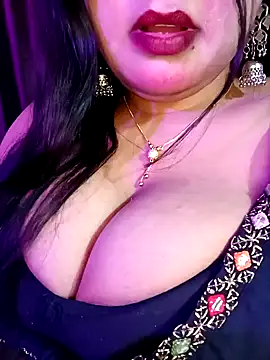 Snapshot of Suhanakhan00 chatting on 12/23/24, 11:17 Suhanakhan00 online show from 12/23/24, 11:17