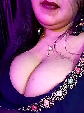 Snapshot of Suhanakhan00 chatting on 01/31/25, 10:10 Suhanakhan00 online show from 01/31/25, 10:10