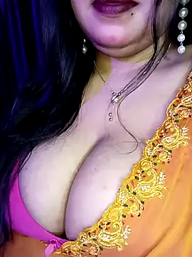Snapshot of Suhanakhan00 chatting on 02/22/25, 07:47 Suhanakhan00 online show from 02/22/25, 07:47