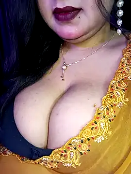 Snapshot of Suhanakhan00 chatting on 03/02/25, 05:44 Suhanakhan00 online show from 03/02/25, 05:44