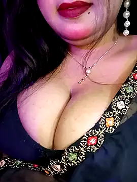 Snapshot of Suhanakhan00 chatting on 03/04/25, 05:56 Suhanakhan00 online show from 03/04/25, 05:56