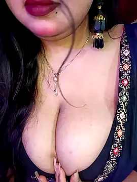 Snapshot of Suhanakhan00 chatting on 03/09/25, 06:06 Suhanakhan00 online show from 03/09/25, 06:06