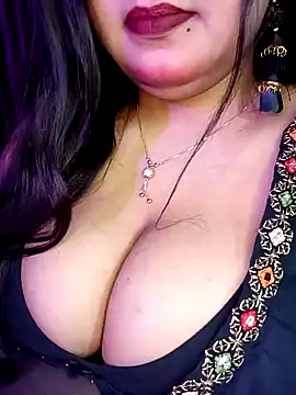 Snapshot of Suhanakhan00 chatting on 03/11/25, 04:54 Suhanakhan00 online show from 03/11/25, 04:54