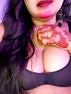 Snapshot of Suhanakhan00 chatting on 10/22/25, 04:29 Suhanakhan00 online show from 10/22/25, 04:29