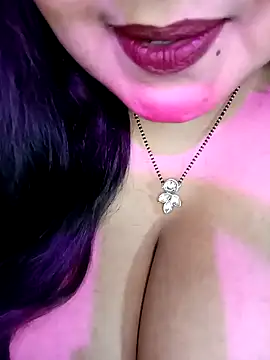 Snapshot of Suhanakhan00 chatting on 11/17/25, 05:13 Suhanakhan00 online show from 11/17/25, 05:13