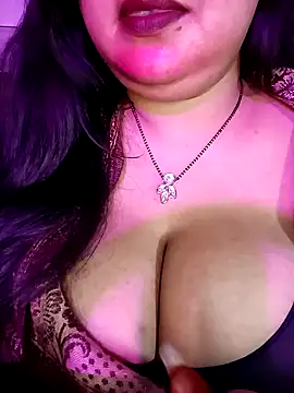 Snapshot of Suhanakhan00 chatting on 11/21/25, 06:17 Suhanakhan00 online show from 11/21/25, 06:17