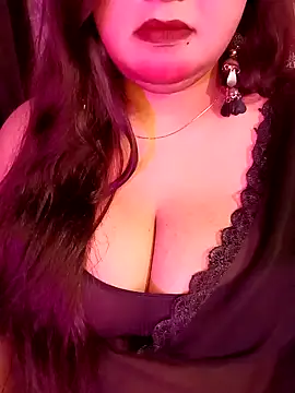 Suhanakhan00 online show from 04/08/26, 08:58
