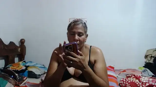 Snapshot of tamibusty chatting on 10/22/25, 04:40 tamibusty online show from 10/22/25, 04:40