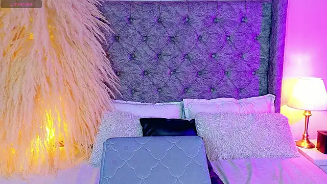 Snapshot of astridjonness chatting on 10/11/25, 02:11 astridjonness online show from 10/11/25, 02:11